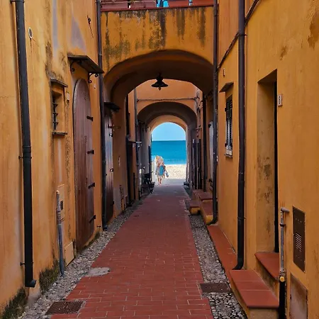 Tropical Garden - Full Floor Apartment Varigotti