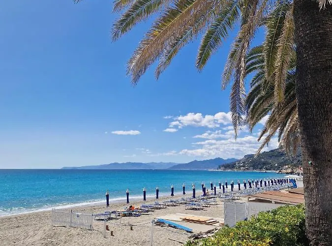 Tropical Garden - Full Floor Apartamento Varigotti