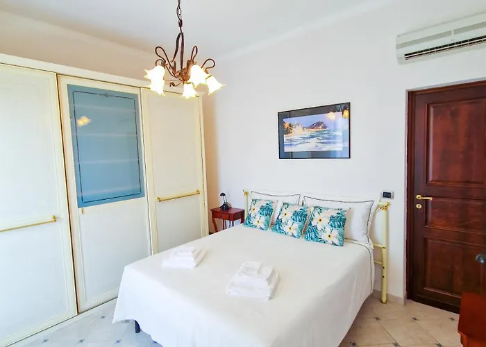Tropical Garden - Full Floor Varigotti