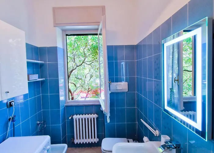 Tropical Garden - Full Floor Varigotti