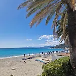 Tropical Garden - Full Floor Apartmán Varigotti