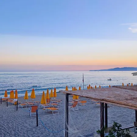 Tropical Garden - Full Floor * Varigotti