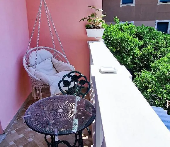 Διαμέρισμα Tropical Garden - Full Floor Varigotti