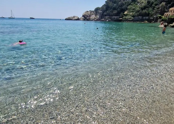 Διαμέρισμα Tropical Garden - Full Floor Varigotti
